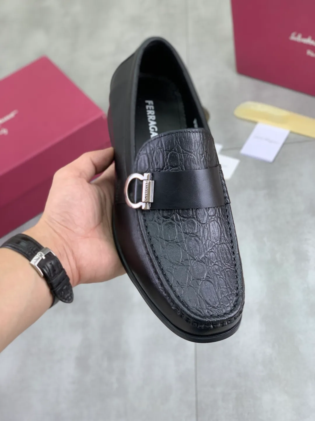 Men's Men's Shoes 💰P460💰[New Style] Water-dyed Niuli 🆘[Salvatore Ferragamo] Ferragamo's latest casual business leather shoes for men! Listed simultaneously! The fabric is made of specially imported original calfskin, and the interior is made of imported water-dyed cowhide. It is absolutely luxurious and leads the fashion trend. Matching code: 38-45; black or brown available